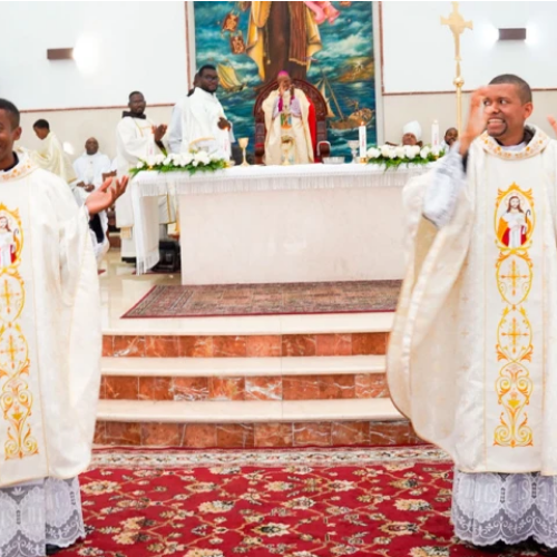 Diocesis Stella Maris ordena a sus primeros sacerdotes en ceremonia histórica