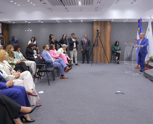Cámara de Diputados lanza programa para formar a jóvenes dominicanas en liderazgo político