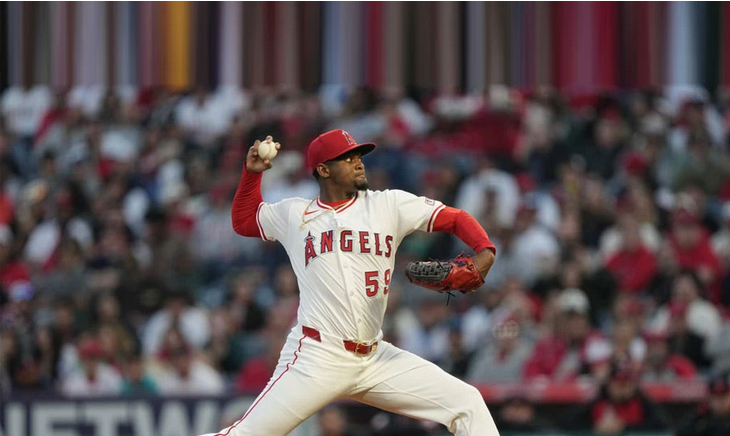 Lanzador dominicano José Soriano encabeza nominación para Pitcher del Mes en Liga Americana