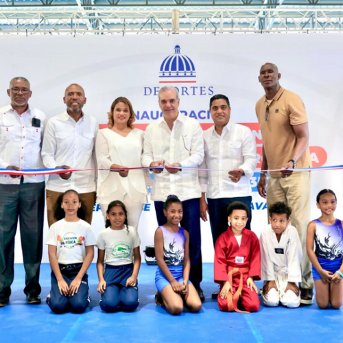 Presidente Abinader y ministro Kelvin Cruz inauguran cinco pabellones deportivos renovados en La Romana
