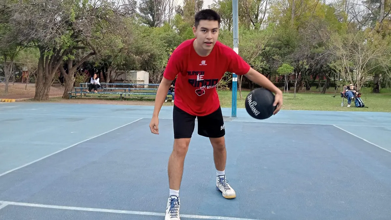Celayense Gerardo Servín integrará selección mexicana para torneo juvenil de baloncesto en España