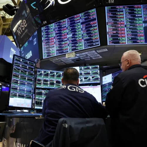 Wall Street sube y petróleo cae por avances en acuerdo EE.UU.-Irán