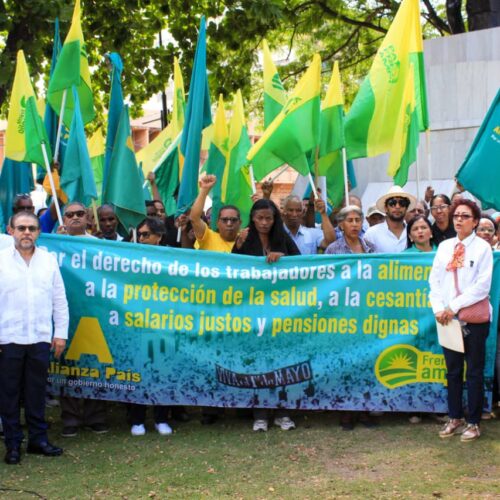 Frente Amplio y Alianza País exigen reforma de pensiones dignas
