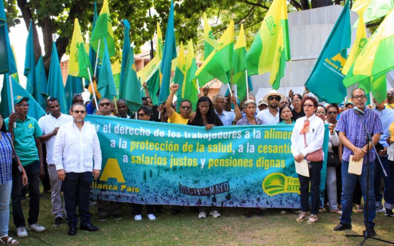 Frente Amplio y Alianza País exigen reforma de pensiones dignas
