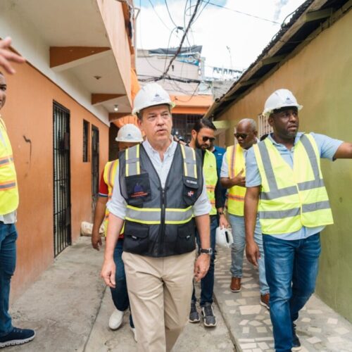 Gobierno inicia reparación de viviendas en Los Praditos