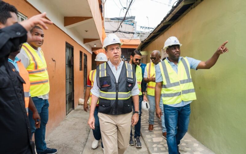 Gobierno inicia reparación de viviendas en Los Praditos