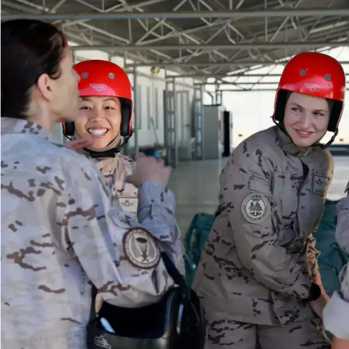 La heredera al trono español culmina curso de paracaidismo militar como parte de su formación castrense