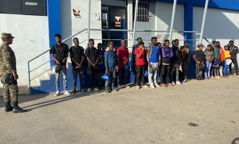 Ejército dominicano detiene a 38 haitianos indocumentados con drones