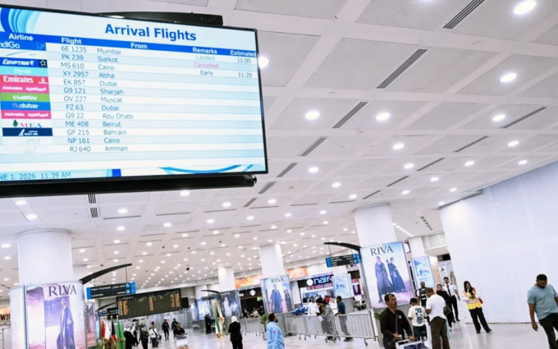 Autoridades de Kuwait reportan un muerto tras ataque iraní en aeropuerto internacional