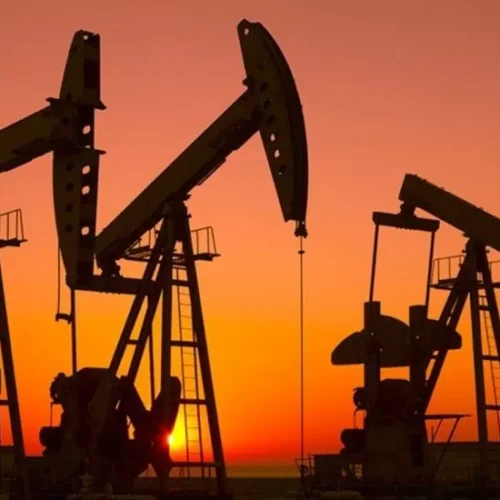 Petróleo WTI cae 3.14 % tras suspensión de sanciones a Irán