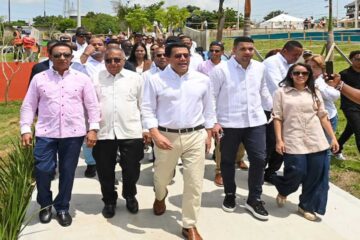 David Collado supervisa avance de parque urbano en Haina