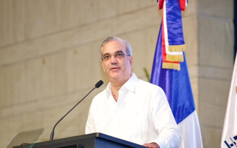 Abinader urge priorizar agua y saneamiento ante crisis climática