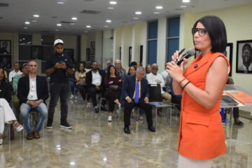 Escritores deben gestionar su obra para aprovechar economía naranja