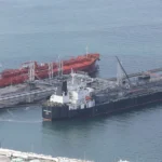 Brent cae 4.6% tras acuerdo EE UU-Irán sobre Ormuz