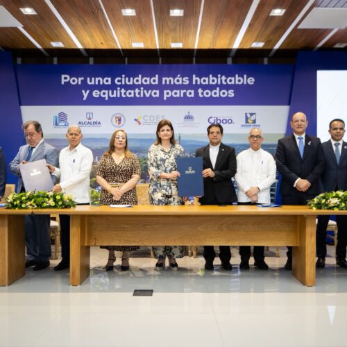 Santiago firma pacto para desarrollo urbano sostenible al 2035