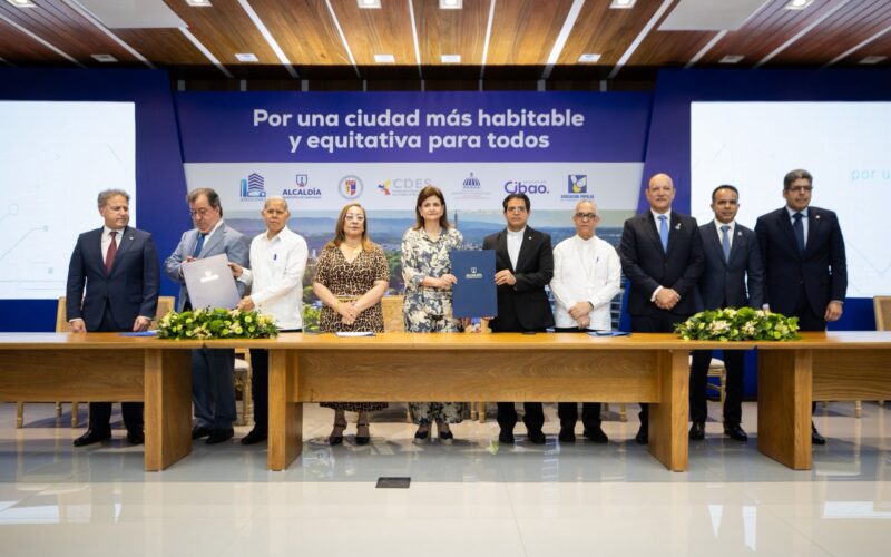 Santiago firma pacto para desarrollo urbano sostenible al 2035