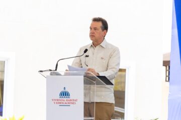 Entregan 700 viviendas del programa Familia Feliz en Santo Domingo