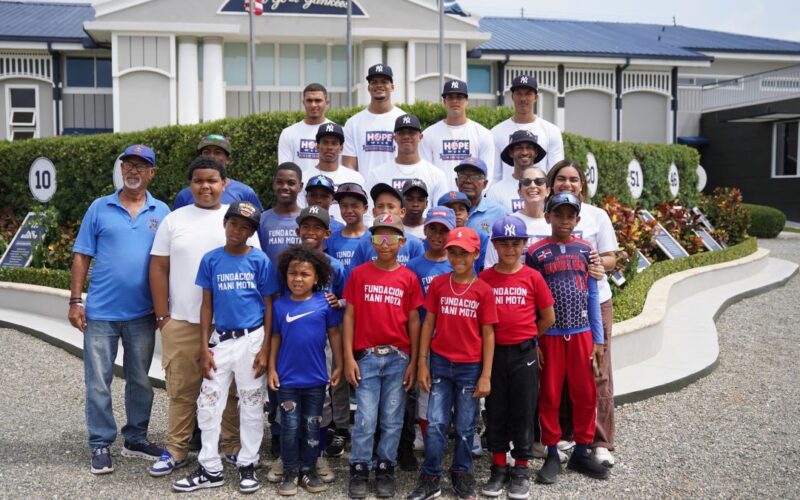 Yankees concluyen HOPE Week apoyando a infancia vulnerable en RD