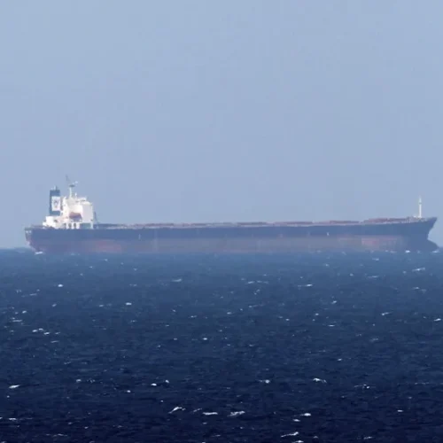 Irán reanuda exportación de petróleo tras bloqueo naval de dos meses