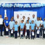 INABIE entrega 81 lentes a estudiantes de Samaná para salud visual