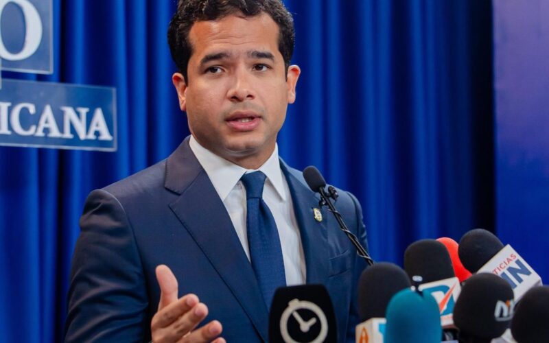 Omar Fernández propone elevar indexación salarial a RD$52,000