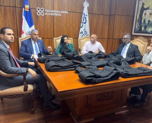 Nueva York entrega 849 chalecos antibalas a instituciones dominicanas para fortalecer seguridad