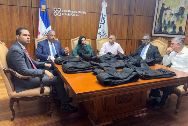 Nueva York entrega 849 chalecos antibalas a instituciones dominicanas para fortalecer seguridad