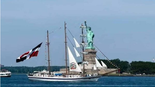 Embarcación dominicana se suma a festejos por 250 años de independencia estadounidense en Nueva York