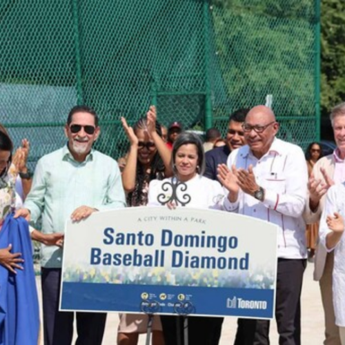 Toronto estrena el primer campo de béisbol bautizado como 'Santo Domingo'