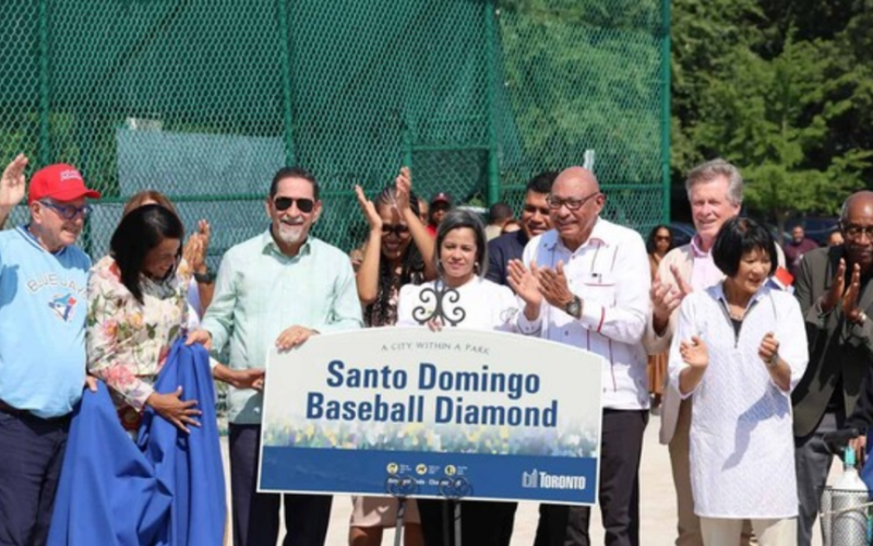 Toronto estrena el primer campo de béisbol bautizado como 'Santo Domingo'
