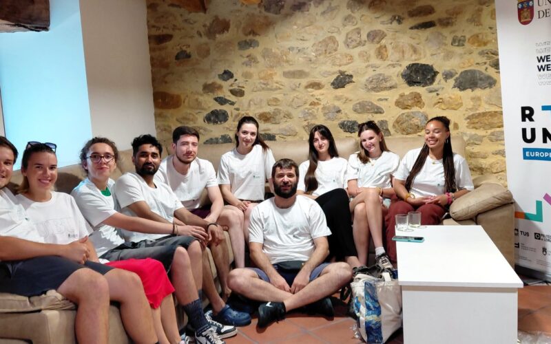Voluntarios internacionales impulsan ciencia y sostenibilidad en Espinosa de los Monteros con apoyo de la Universidad de Burgos
