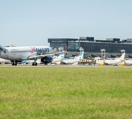 Abinader oficializa alza en tasas aeroportuarias: el costo por pasajero sube con efecto inmediato