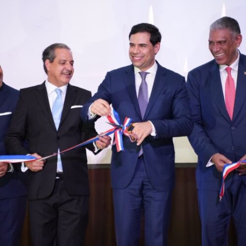 Roberto Ángel Salcedo da inicio al Festival del Libro y la Cultura Dominicana en Nueva York