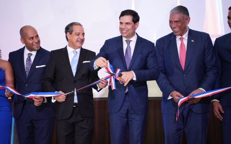 Roberto Ángel Salcedo da inicio al Festival del Libro y la Cultura Dominicana en Nueva York