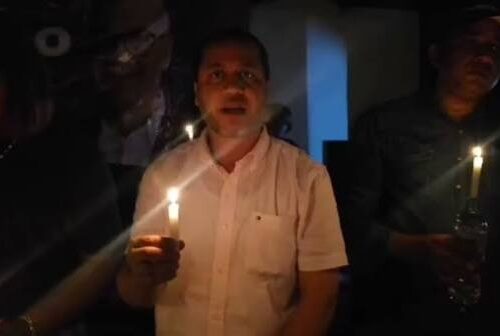 Con velas encendidas, Falpo y familiares claman justicia por adolescente muerto en San Francisco de Macorís