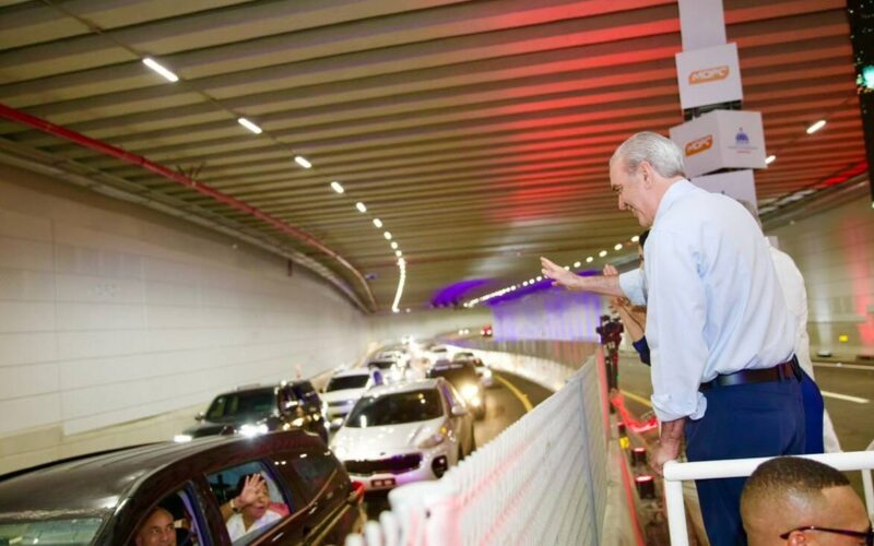 Luis Abinader inaugura túnel de la Plaza de la Bandera, obra clave para el tránsito en Santo Domingo y la conexión con el Sur