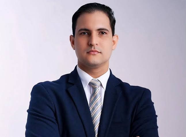 Randy Estrella cuestiona que encuestas reduzcan al 0.5 % el respaldo político de Wellington Arnaud en el PRM