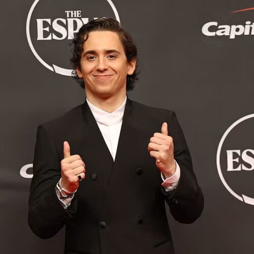 Marcello Hernández abre los premios ESPYS al ritmo de Juan Luis Guerra y con golpes cómicos a Jake y Tiger Woods