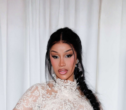 Cardi B muestra a sus hijos disfrutando del campo dominicano y manda un mensaje sobre la niñez