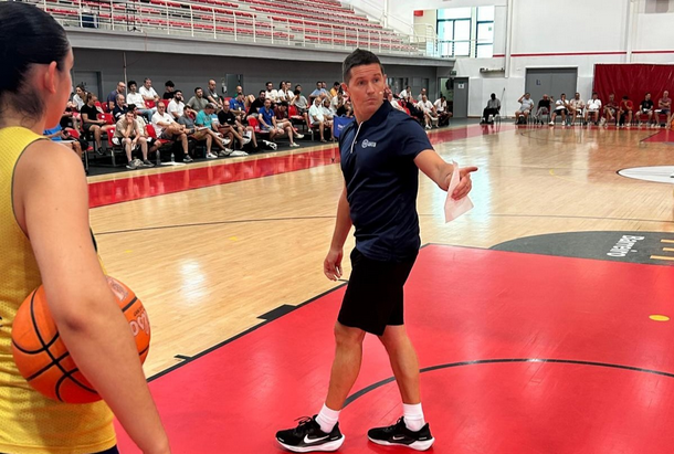 Jaka Lakovic participa como ponente en evento de baloncesto en Portugal