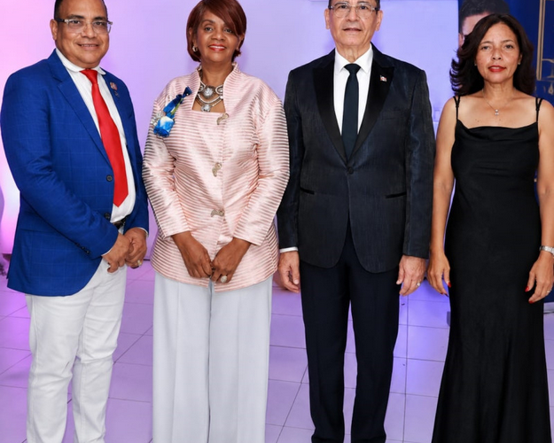 Locutores dominicanos se unen para proteger su oficio ante el avance de la inteligencia artificial