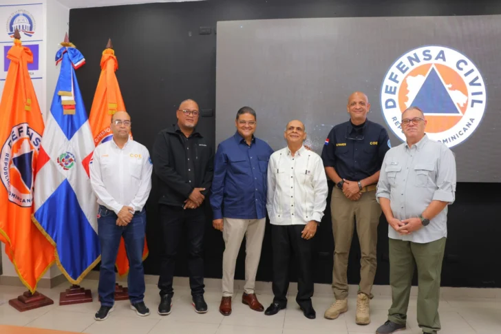 Carlos Manuel Paulino Cárdenas toma el mando de la Defensa Civil y la CNE