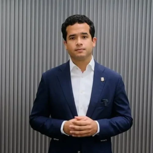 Omar Fernández reconoce a los deportistas dominicanos y propone nueva ley para fomentar inversiones en el sector deportivo del país