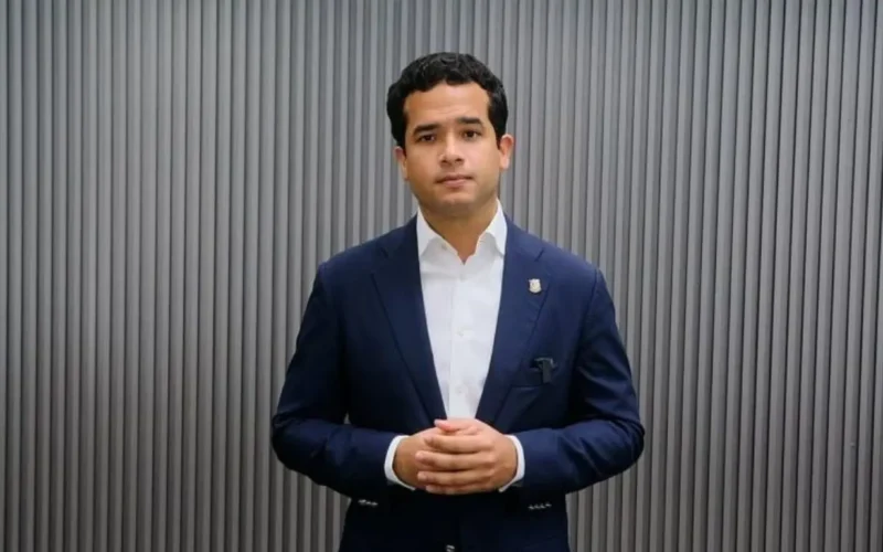 Omar Fernández reconoce a los deportistas dominicanos y propone nueva ley para fomentar inversiones en el sector deportivo del país