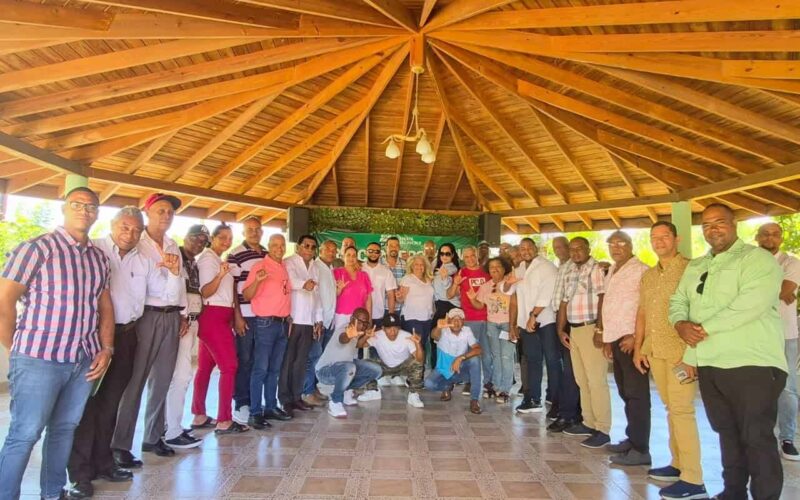 Érika Tavares asume coordinación del Sector Externo de la Fuerza del Pueblo en Barahona