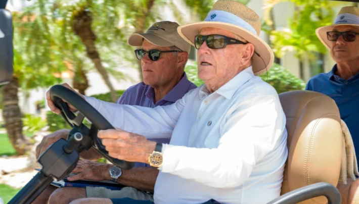 Jack Nicklaus inspecciona los avances del campo Las Iguanas en Cap Cana