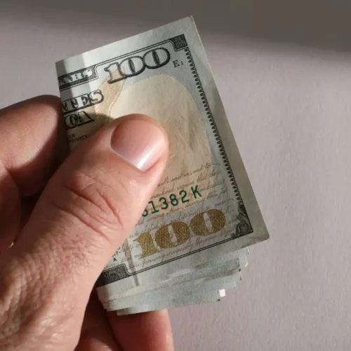 El dólar registra compra en RD$58,59 y venta en RD$59,17 este martes