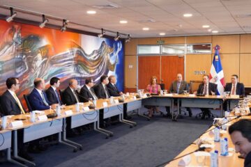 Gobierno y banca dominicana evalúan estrategias frente a la crisis en Medio Oriente
