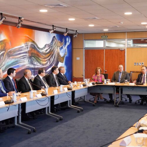 Gobierno y banca dominicana evalúan estrategias frente a la crisis en Medio Oriente