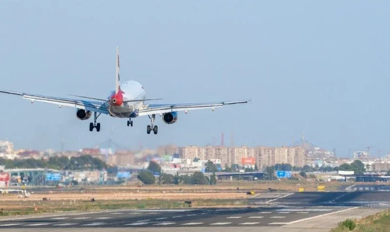 Reportan múltiples retrasos en vuelos del Aeropuerto de Cancún este 17 de agosto